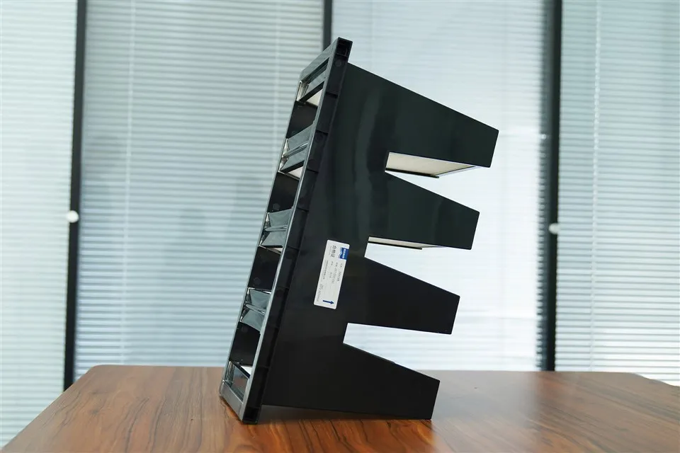 Engrospris kompakt støv med høj kapacitet V - formet luftfilter med plast ramme tæt plisseret glasfiberpapir